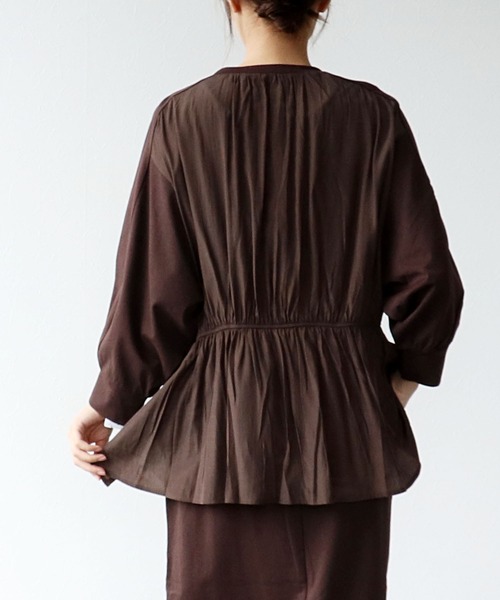 Jines(ジネス)の「天竺バックデザイントップス【セットアップ可】(Tシャツ/カットソー・レディース・ホワイト/ブラウン/チャコールグレー・38)」の3枚目の写真