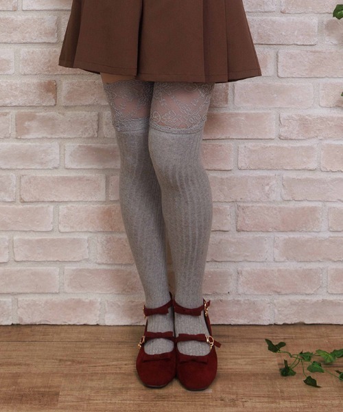 axes femme POETIQUE(アクシーズファムポエティック)の「レース×リブニーハイソックス(ソックス/靴下・レディース・ホワイト/グレー・FREE)」の1枚目の写真