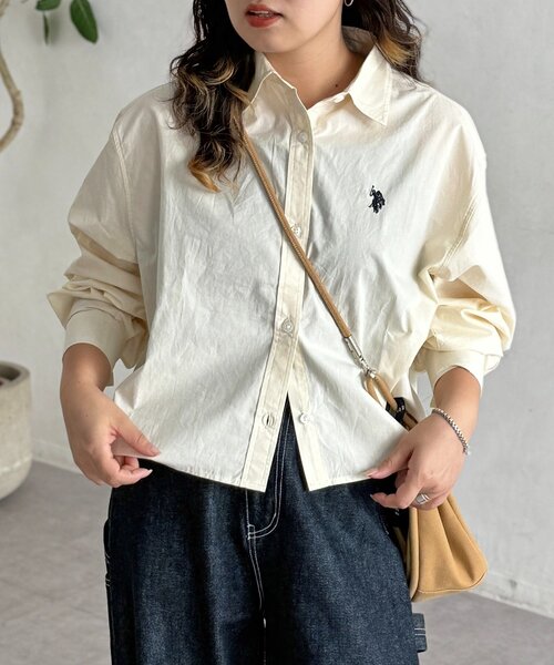 U.S. POLO ASSN.（ユーエスポロアッスン）の「長袖シャツ（シャツ/ブラウス・レディース・グレー/アイボリー/サックスブルー/ブラウン・SMALL/MEDIUM）」の2枚目の写真