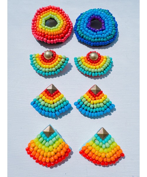tone（トーン）の「【NAPIKO】扇型♡シンプル☆ビーズアクセサリー◇マルチ/ピアス(MA)（ピアス（両耳用）・レディース・マルチ・FREE）」の2枚目の写真