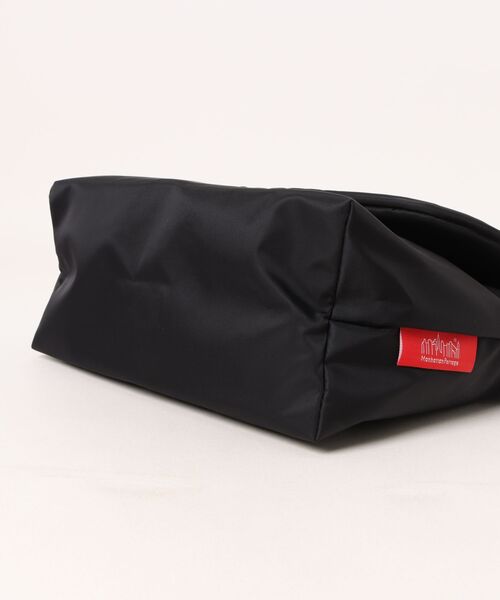 Manhattan Portage（マンハッタンポーテージ）の「CASUAL MESSENGER SLIM BP W/DIV MGNT PEANUTS 25（メッセンジャーバッグ・レディース・ブラック・SMALL）」の15枚目の写真