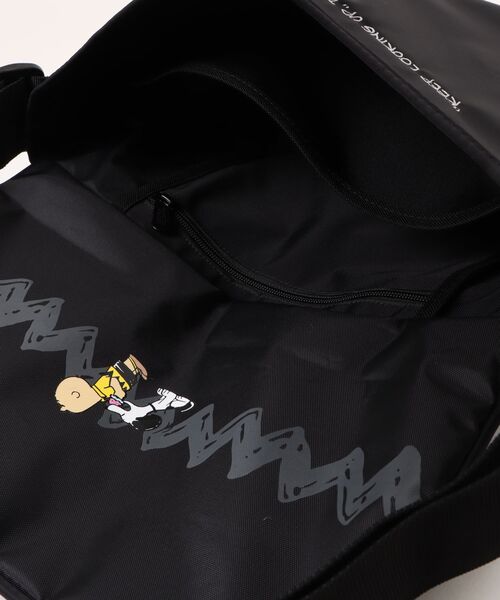 Manhattan Portage（マンハッタンポーテージ）の「CASUAL MESSENGER SLIM BP W/DIV MGNT PEANUTS 25（メッセンジャーバッグ・レディース・ブラック・SMALL）」の16枚目の写真