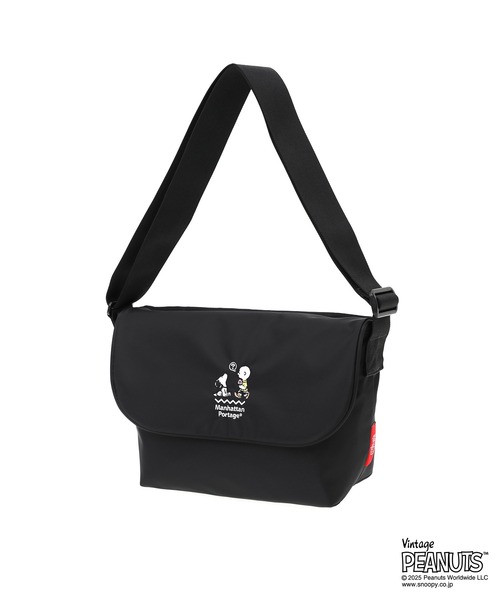 Manhattan Portage（マンハッタンポーテージ）の「CASUAL MESSENGER SLIM BP W/DIV MGNT PEANUTS 25（メッセンジャーバッグ・レディース・ブラック・SMALL）」の2枚目の写真