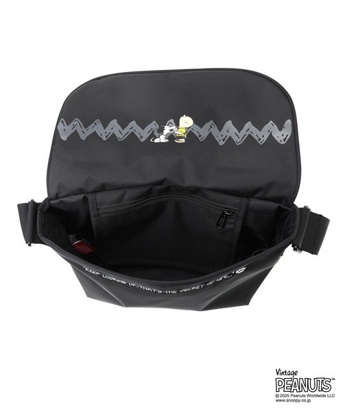 Manhattan Portage（マンハッタンポーテージ）の「CASUAL MESSENGER SLIM BP W/DIV MGNT PEANUTS 25（メッセンジャーバッグ・レディース・ブラック・SMALL）」の7枚目の写真
