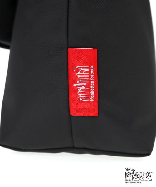 Manhattan Portage（マンハッタンポーテージ）の「CASUAL MESSENGER SLIM BP W/DIV MGNT PEANUTS 25（メッセンジャーバッグ・レディース・ブラック・SMALL）」の13枚目の写真