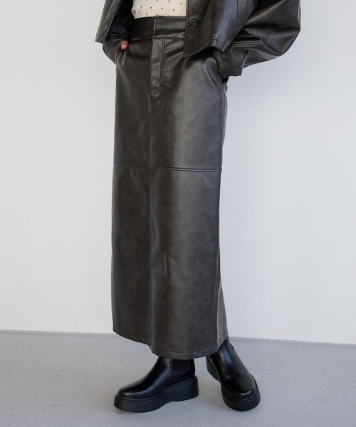 BAYFLOW（ベイフロー）の「[WEB限定／セットアップ対応]フェイクレザースカート（スカート・レディース・オフホワイト/ブラック・SMALL/MEDIUM）」の2枚目の写真