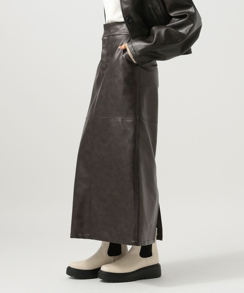 BAYFLOW（ベイフロー）の「[WEB限定／セットアップ対応]フェイクレザースカート（スカート・レディース・オフホワイト/ブラック・SMALL/MEDIUM）」の4枚目の写真