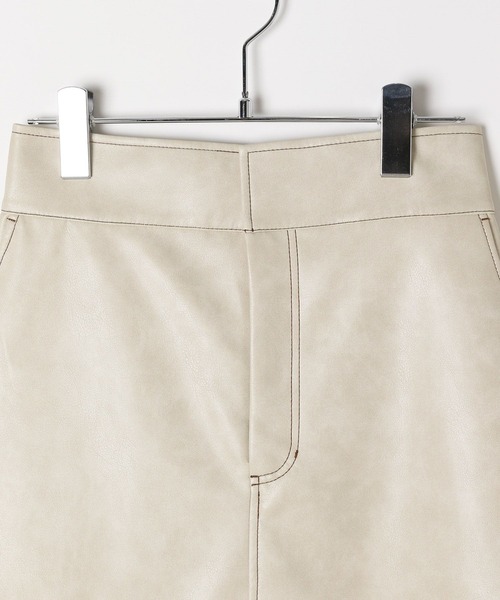 BAYFLOW（ベイフロー）の「[WEB限定／セットアップ対応]フェイクレザースカート（スカート・レディース・オフホワイト/ブラック・SMALL/MEDIUM）」の8枚目の写真