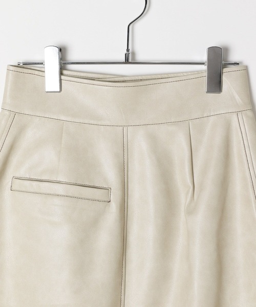 BAYFLOW（ベイフロー）の「[WEB限定／セットアップ対応]フェイクレザースカート（スカート・レディース・オフホワイト/ブラック・SMALL/MEDIUM）」の12枚目の写真