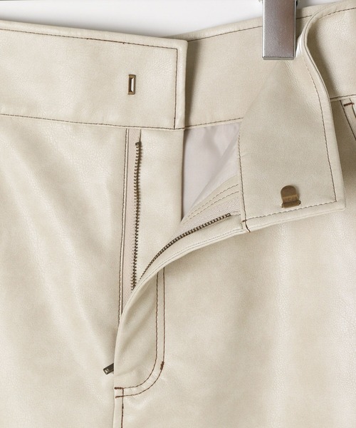 BAYFLOW（ベイフロー）の「[WEB限定／セットアップ対応]フェイクレザースカート（スカート・レディース・オフホワイト/ブラック・SMALL/MEDIUM）」の16枚目の写真