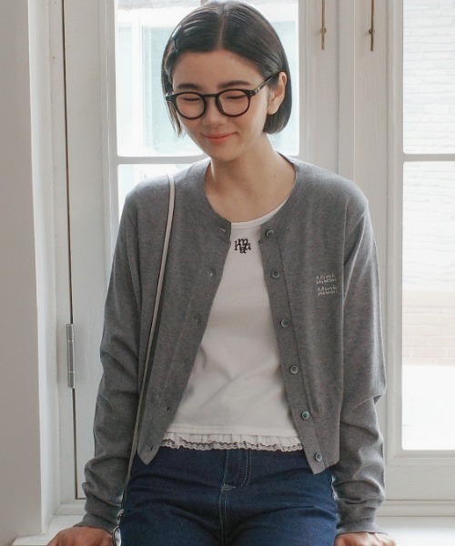 muahmuah(ムーアムーア)の「A'GEM/9 × .kom 『muah muah/ムーアムーア』 COZY ROUND KNIT CARDIGAN/コージーラウンド ニットカーディガン(カーディガン/ボレロ・レディース・アイボリー/ネイビー/グレー/レッド・FREE)」の2枚目の写真