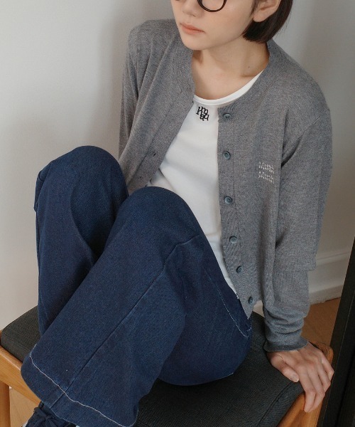muahmuah(ムーアムーア)の「A'GEM/9 × .kom 『muah muah/ムーアムーア』 COZY ROUND KNIT CARDIGAN/コージーラウンド ニットカーディガン(カーディガン/ボレロ・レディース・アイボリー/ネイビー/グレー/レッド・FREE)」の14枚目の写真