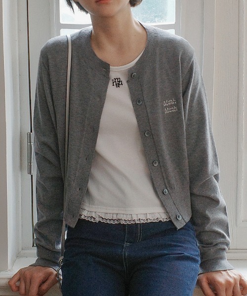 muahmuah(ムーアムーア)の「A'GEM/9 × .kom 『muah muah/ムーアムーア』 COZY ROUND KNIT CARDIGAN/コージーラウンド ニットカーディガン(カーディガン/ボレロ・レディース・アイボリー/ネイビー/グレー/レッド・FREE)」の15枚目の写真