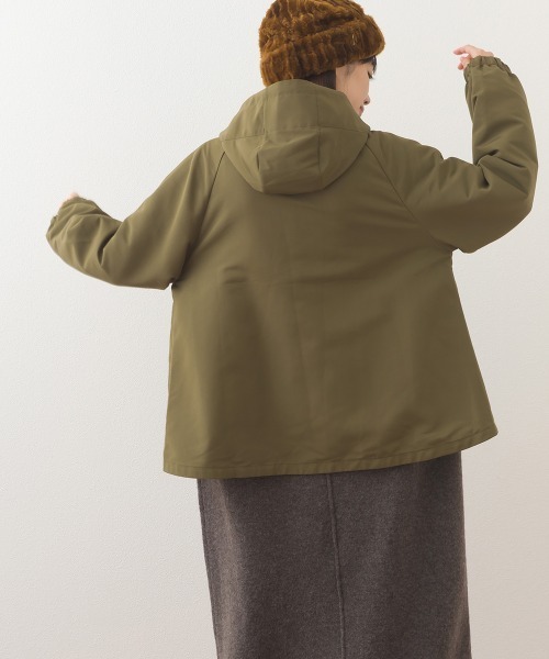 OMNES（オムネス）の「撥水加工ジップアップマウンテンパーカージャケット（マウンテンパーカー・レディース・ベージュ/ネイビー/ブラック/カーキ・FREE）」の17枚目の写真