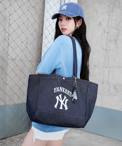 MLB(メジャーリーグベースボール)の「【日本未入荷】MLB KOREA ヴィンテージレタリング デニムライク ショッパーバッグ NYヤンキース LAドジャース(トートバッグ・レディース・ネイビー/サックスブルー・FREE)」の3枚目の写真