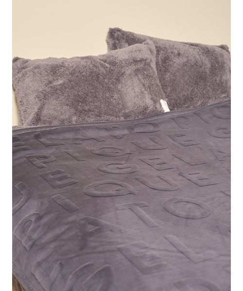 Sleep】カービングロゴ柄 毛布（寝具）｜gelato pique Sleep