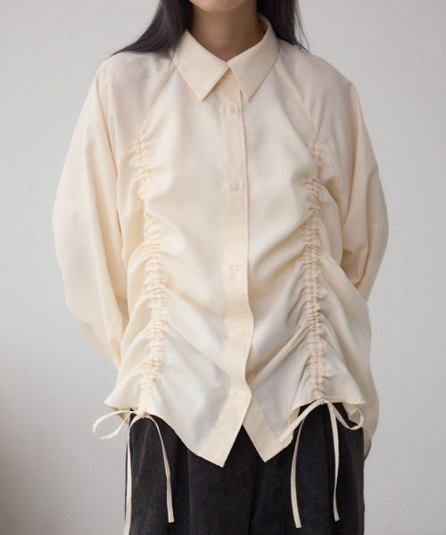 AZUL by moussy(アズールバイマウジー)の「ドロストシャツ(シャツ/ブラウス・レディース・ブラック系その他/アイボリー/ブラウン・FREE)」の2枚目の写真