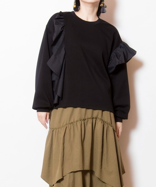 OSMOSIS(オズモーシス)の「アシンメトリーフリルプルオーバー(Tシャツ/カットソー・レディース・ダークグレー/カーキ/ブラック・ONE SIZE)」の1枚目の写真