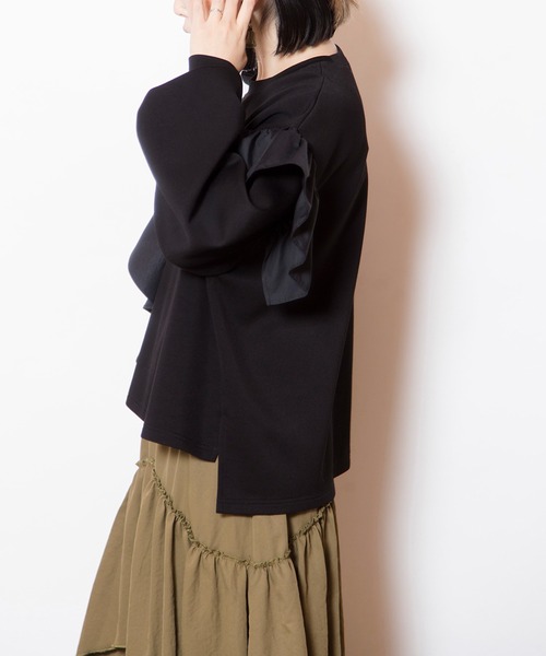 OSMOSIS(オズモーシス)の「アシンメトリーフリルプルオーバー(Tシャツ/カットソー・レディース・ダークグレー/カーキ/ブラック・ONE SIZE)」の11枚目の写真