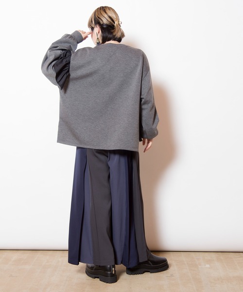 OSMOSIS(オズモーシス)の「アシンメトリーフリルプルオーバー(Tシャツ/カットソー・レディース・ダークグレー/カーキ/ブラック・ONE SIZE)」の20枚目の写真