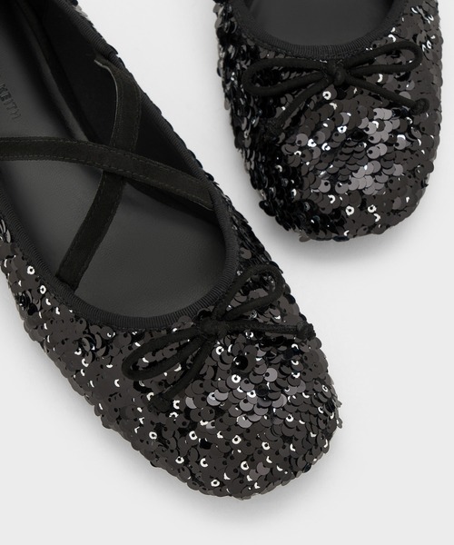 CHARLES & KEITH(チャールズ & キース)の「シークイン ボウクロスオーバーストラップ メリージェーンフラット(パンプス・レディース・ブラック系その他2/シルバー・25cm/24.5cm/23.5cm/23cm/22.5cm)」の8枚目の写真