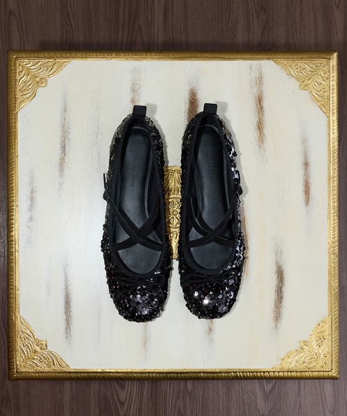 CHARLES & KEITH(チャールズ & キース)の「シークイン ボウクロスオーバーストラップ メリージェーンフラット(パンプス・レディース・ブラック系その他2/シルバー・25cm/24.5cm/23.5cm/23cm/22.5cm)」の4枚目の写真