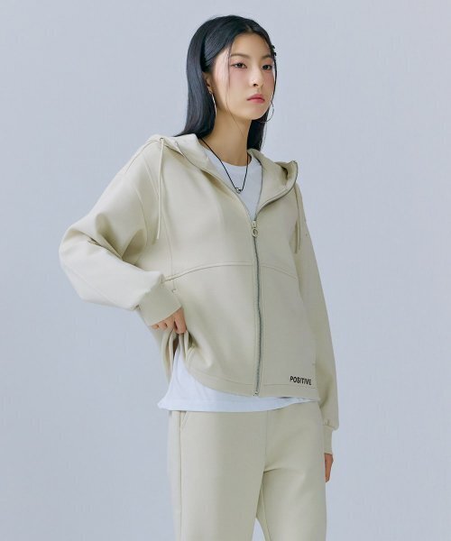 CHASECULT(チェイスカルト)の「レディース裾ストリングフードジップアップ-CERG4365B05(パーカー・レディース・オートミール・85/90)」の4枚目の写真