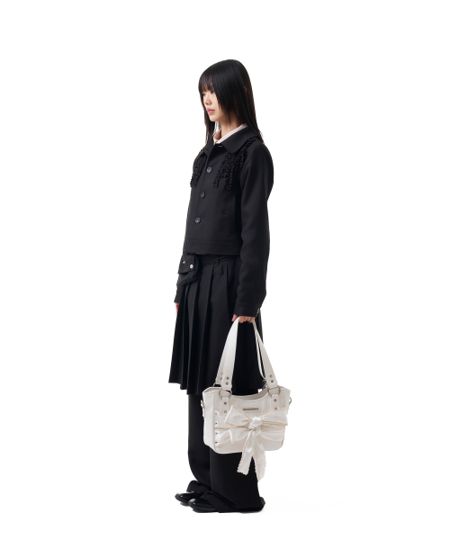 IUGAMAKARAS（イウガマカラス）の「Laced Ribbon Leather Shoulder Bag (White)（ショルダーバッグ・レディース・その他・FREE）」の6枚目の写真
