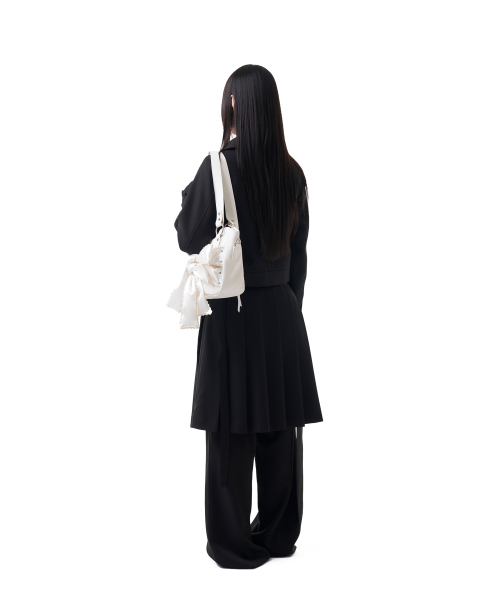 IUGAMAKARAS（イウガマカラス）の「Laced Ribbon Leather Shoulder Bag (White)（ショルダーバッグ・レディース・その他・FREE）」の9枚目の写真