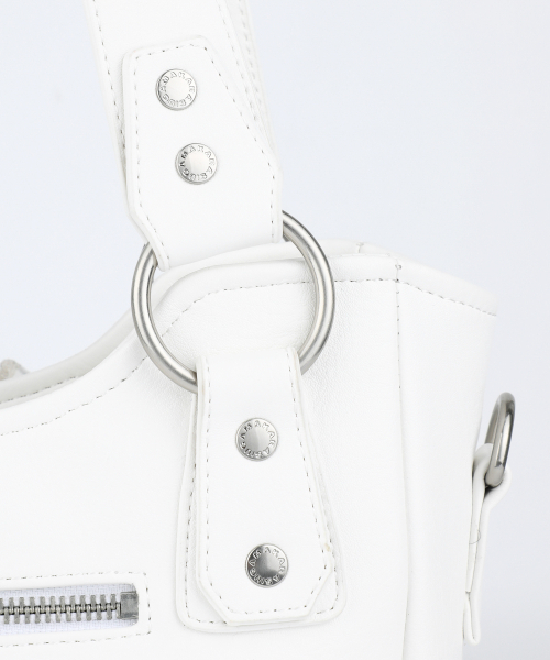 IUGAMAKARAS（イウガマカラス）の「Laced Ribbon Leather Shoulder Bag (White)（ショルダーバッグ・レディース・その他・FREE）」の16枚目の写真