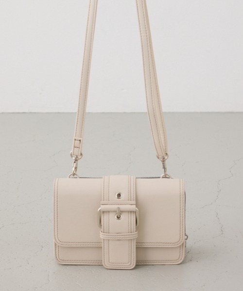 AZUL by moussy（アズールバイマウジー）の「ベルトデザインウォレットバッグ（ショルダーバッグ・レディース・ダークグリーン/アイボリー/ブラック・FREE）」の2枚目の写真