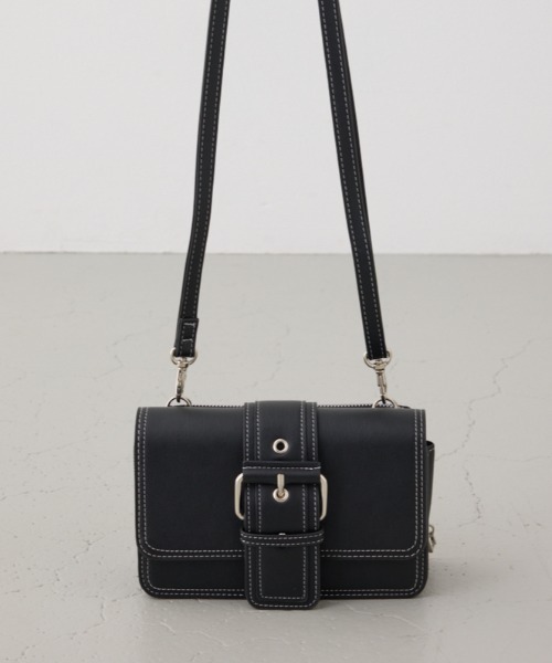 AZUL by moussy（アズールバイマウジー）の「ベルトデザインウォレットバッグ（ショルダーバッグ・レディース・ダークグリーン/アイボリー/ブラック・FREE）」の3枚目の写真