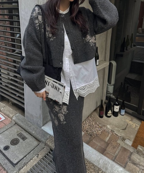 WILLFULLY(ウィルフリー)の「cropped flower jacquard knit cardigan(カーディガン/ボレロ・レディース・チャコール/その他・FREE)」の1枚目の写真