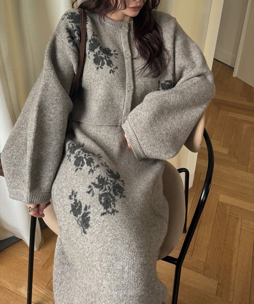 WILLFULLY(ウィルフリー)の「cropped flower jacquard knit cardigan(カーディガン/ボレロ・レディース・チャコール/その他・FREE)」の2枚目の写真