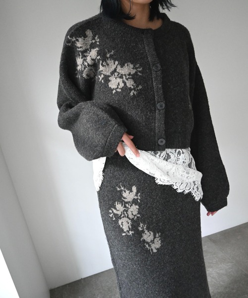 WILLFULLY(ウィルフリー)の「cropped flower jacquard knit cardigan(カーディガン/ボレロ・レディース・チャコール/その他・FREE)」の20枚目の写真
