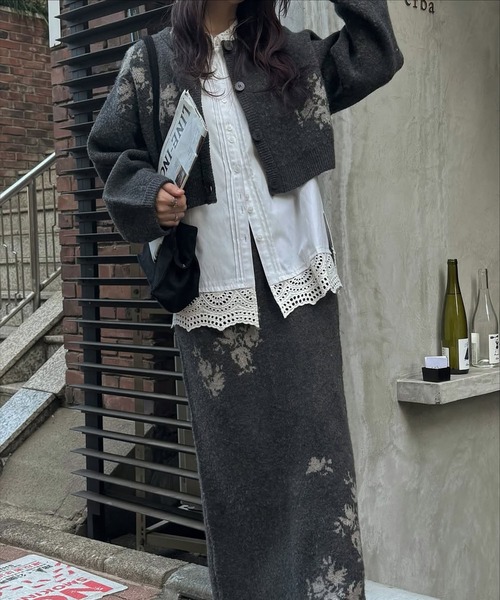 WILLFULLY(ウィルフリー)の「cropped flower jacquard knit cardigan(カーディガン/ボレロ・レディース・チャコール/その他・FREE)」の5枚目の写真