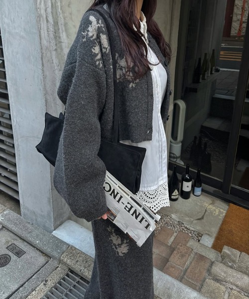 WILLFULLY(ウィルフリー)の「cropped flower jacquard knit cardigan(カーディガン/ボレロ・レディース・チャコール/その他・FREE)」の4枚目の写真