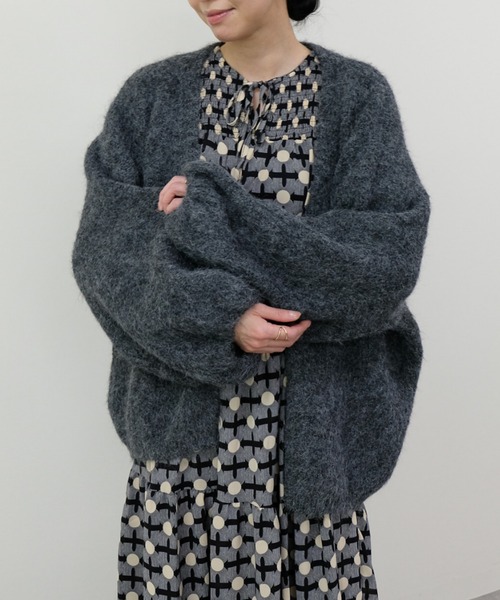 DOLLUPOOPS（ドールアップウップス）の「ループヤーンボリュームカーディガン（カーディガン/ボレロ・レディース・アイボリー/イエロー/チャコール・FREE）」の2枚目の写真