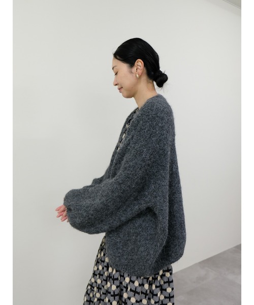 DOLLUPOOPS（ドールアップウップス）の「ループヤーンボリュームカーディガン（カーディガン/ボレロ・レディース・アイボリー/イエロー/チャコール・FREE）」の6枚目の写真