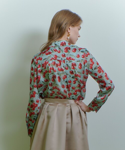 LOULOU WILLOUGHBY（ルルウィルビー）の「WEB限定【LOULOU WILLOUGHBY】LISAチェリープリント ボウタイブラウス（シャツ/ブラウス・レディース・サックスブルー/ブラック・2）」の20枚目の写真