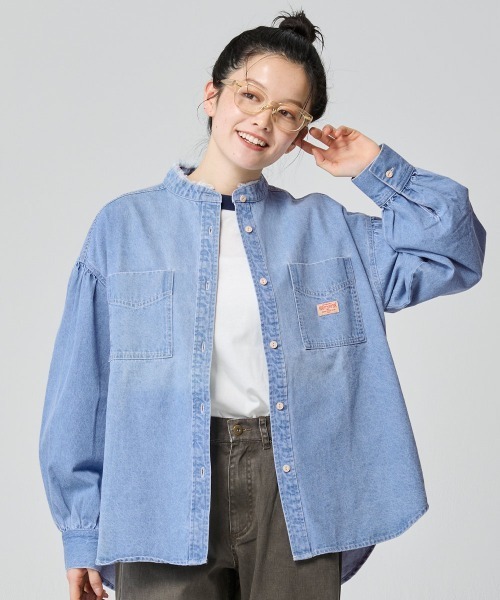 KRIFF MAYER Lady's Collection(クリフメイヤーレディースコレクション)の「【綿100%】カットオフバンドカラーデニムシャツ(シャツ/ブラウス・レディース・ライトブルー/ブラック/ストライプ/ダークブルー・LARGE/MEDIUM)」の2枚目の写真