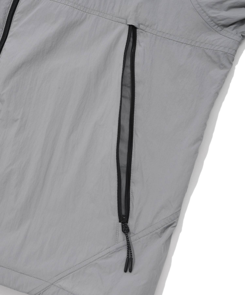 COVERNAT(カバーナット)の「軽量パッカブルウィンドブレーカーグレー(ナイロンジャケット・レディース・その他・LARGE/MEDIUM/SMALL/X-LARGE/X-SMALL/XX-LARGE)」の9枚目の写真