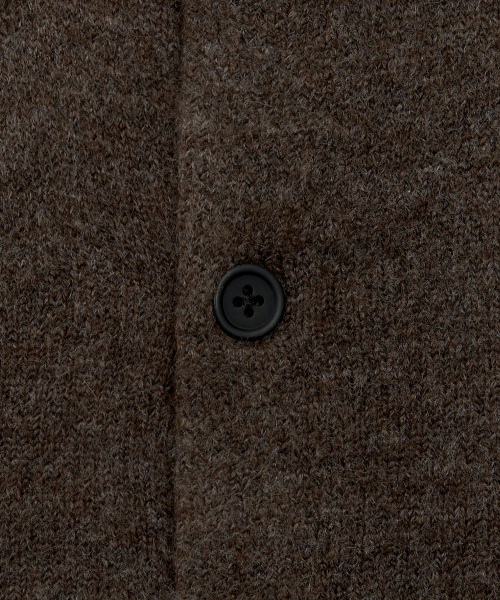 EXCONTAINER（エックスコンテナ）の「ミニマルボタンラウンドネッククロップカーディガン (MUTE BROWN)（カーディガン/ボレロ・メンズ・その他・MEDIUM/LARGE/X-LARGE）」の12枚目の写真