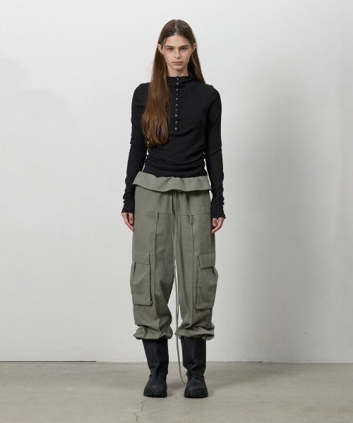 THREE TO EIGHTY(スリートゥエイティー)の「FOLD CARGO POCKET PANTS KHAKI(その他パンツ・レディース・その他・FREE)」の1枚目の写真