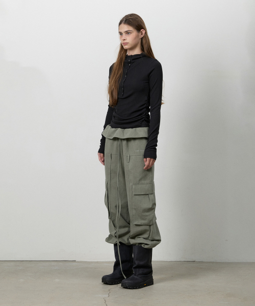 THREE TO EIGHTY(スリートゥエイティー)の「FOLD CARGO POCKET PANTS KHAKI(その他パンツ・レディース・その他・FREE)」の2枚目の写真