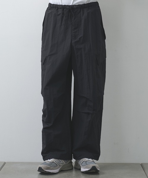 markaware（マーカウェア）の「【markaware/marka】別注 OVER PANTS（その他パンツ・メンズ・ダークグレー/ブラック・1/2）」の2枚目の写真