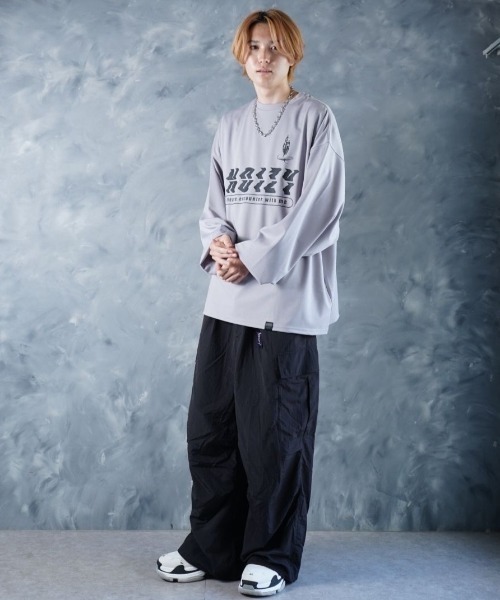 NOIZY(ノイジー)の「Encounter Logo T/Crosskey Logo T / オーバーサイズ ワイドスリーブ 長袖 ゲーム プリント グラフィックデザイン ロンT(Tシャツ/カットソー・メンズ・Black/ブラウン/ブルー/ブラック系その他/グレー系その他/グレー・LARGE/MEDIUM)」の12枚目の写真