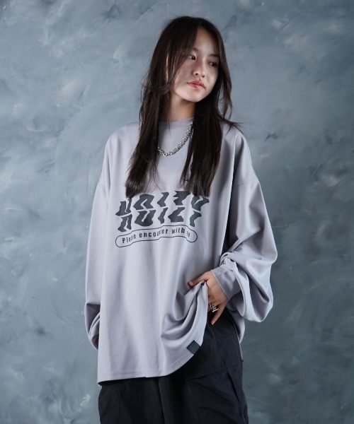 NOIZY(ノイジー)の「Encounter Logo T/Crosskey Logo T / オーバーサイズ ワイドスリーブ 長袖 ゲーム プリント グラフィックデザイン ロンT(Tシャツ/カットソー・メンズ・Black/ブラウン/ブルー/ブラック系その他/グレー系その他/グレー・LARGE/MEDIUM)」の8枚目の写真