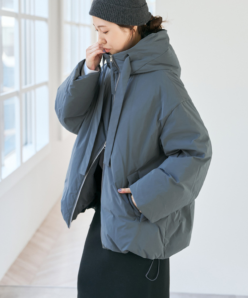 Spick & Span(スピックアンドスパン)の「《WEB限定》upper hights/アッパーハイツ Bern(ダウンジャケット/コート・レディース・ベージュ/コバルトブルー・1)」の2枚目の写真
