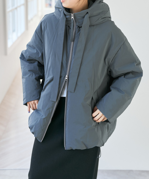 Spick & Span(スピックアンドスパン)の「《WEB限定》upper hights/アッパーハイツ Bern(ダウンジャケット/コート・レディース・ベージュ/コバルトブルー・1)」の3枚目の写真